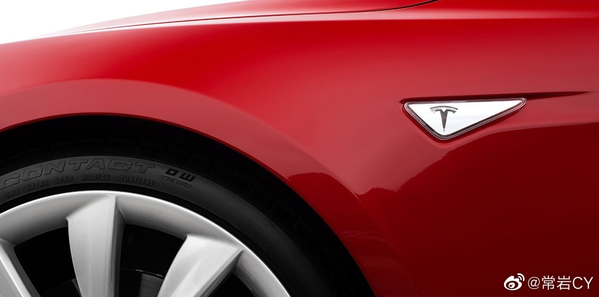 特斯拉宣布，将为购买了 FSD 的 2017 年 9 月之前的 Model S 和 Model X 提供免费的摄像头更换服务。

 • 车主将被邀请在 Tesla 应用程序上安排服务预约。

 • 它 - 图片 1