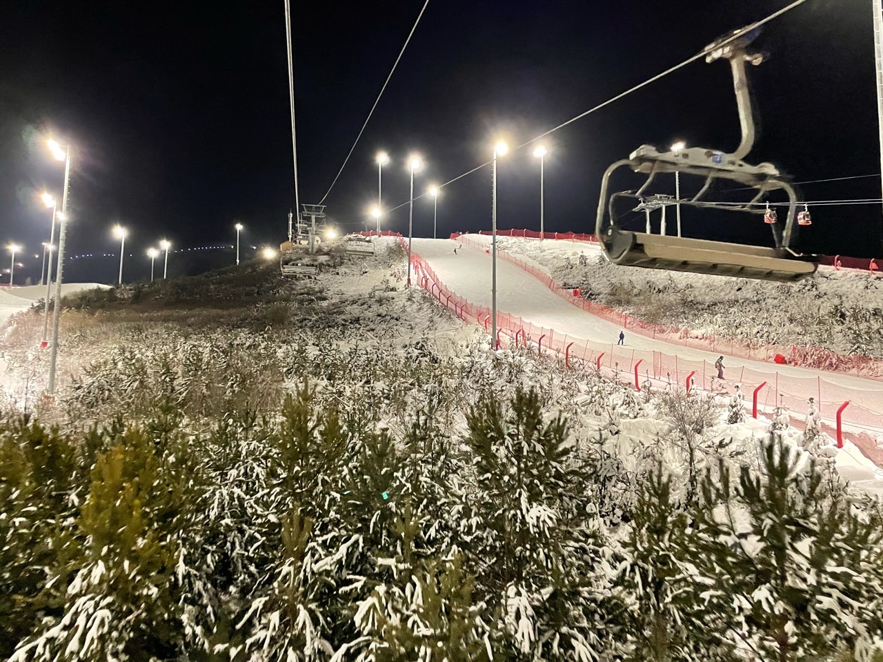 夜间温度：-14度
太舞到富龙往返耗电：100km
往返实际路程：60km
在崇礼呆一个月
碎碎多记录 
 - 图片 1