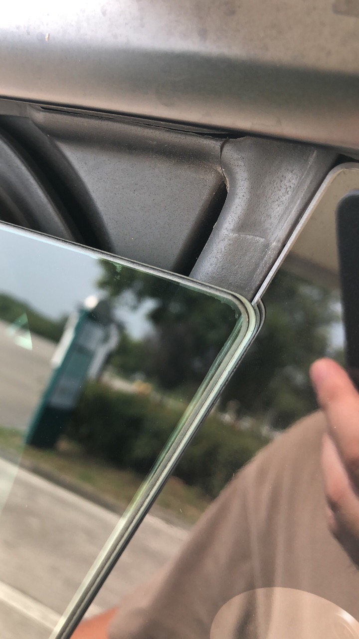 主副车门车窗每次关门都是打到B柱玻璃，这样正常吗？？ - 图片 1