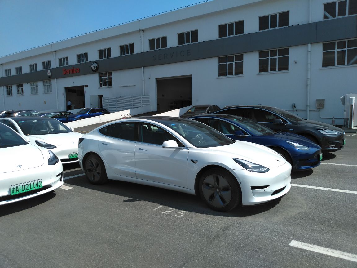 最近比较糟心，先是右后侧悬挂位置磕碰，接着有被倒车刮到右后侧。留车在华翔路服务中心，好好修复一下！ - 图片 2