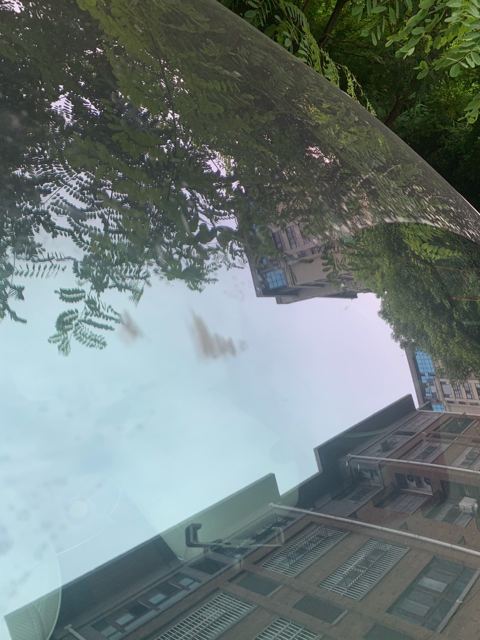 天降横祸！高速120 货车突然掉出来不明物体正中玻璃，不得不说 X的前挡玻璃真硬！没裂开，砸进去俩坑。 - 图片 1