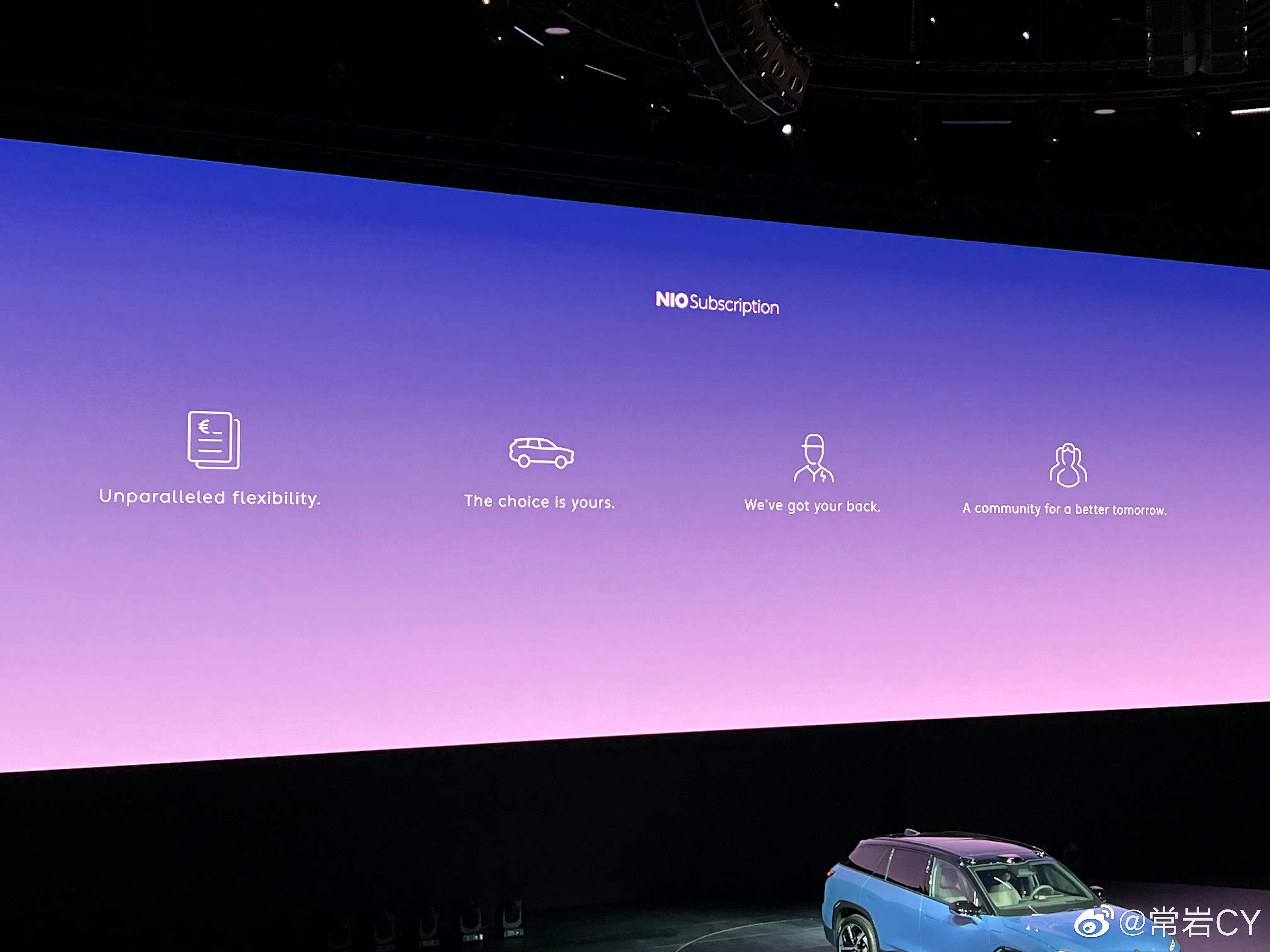 蔚来宣布推出NIO Subscription，在欧洲订阅制长租车辆。

最短1个月起租，月费会随着车辆寿命递减，享受蔚来全部服务。

以ET7为例，不含电池一个月大约8000人民币。

服务在今年就将 - 图片 2