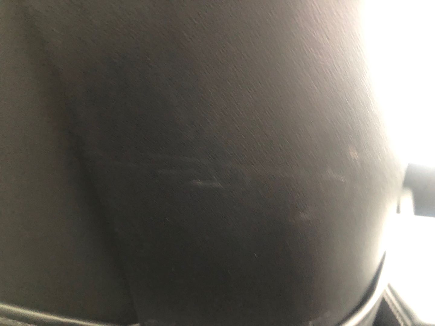 前排座椅的后背是大面积的塑料 家里有小孩子加上经常要在后排放货物 提车没多久就都是明显的划痕 用湿巾擦也擦不掉 请问兄弟们有什么好办法吗（淘宝的后背全包围服帖吗） - 图片 1