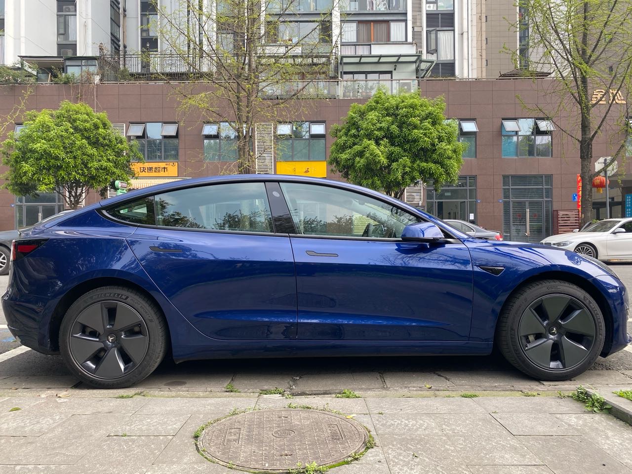 出地库，车身异响