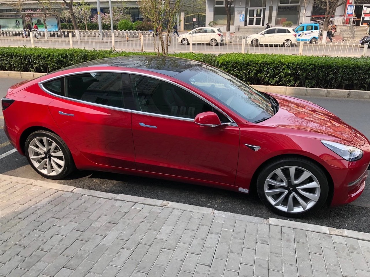 想要置换，问问有没有考虑的朋友，20年3月提车的进口后驱长续航，红外黑内19轮，基础AP，无事故，9000km，松下电池满电521km，硬件是3.0版本，贴的龙膜，自己加装了原厂尾翼（第一批进口3P需 - 图片 1