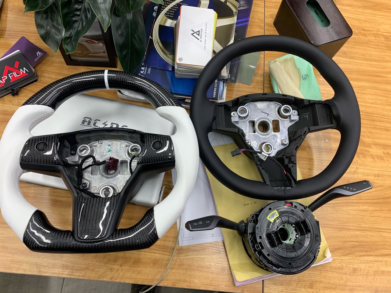 新款加热方向盘秀一波

我试一试能不能搞出来，搞不出来只有寄给超级车间，他们一定能（音响线 雾灯线脚灯线他们的版本都更合理）。 - 图片 1