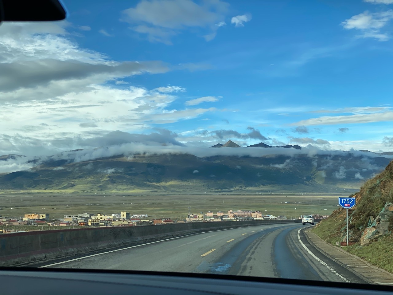 第十一站 理塘虫草大酒店目的地充，三相电，速度65km，距离上一站135km。 - 图片 5
