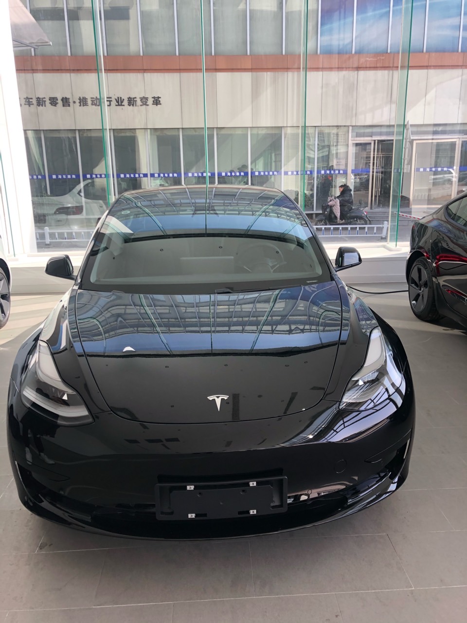 新款的3连个车主手册都没有。说是现在都是电子版？就一辆空车，提车什么都没有！ - 图片 1