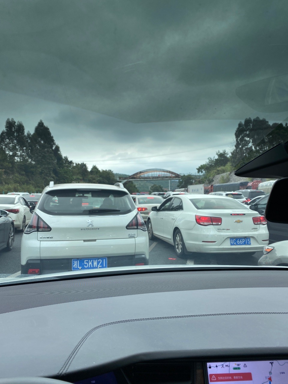 湖南到广州省界堵了30分钟，莫名其妙
这也太差了，人家跨省就过了 - 图片 1