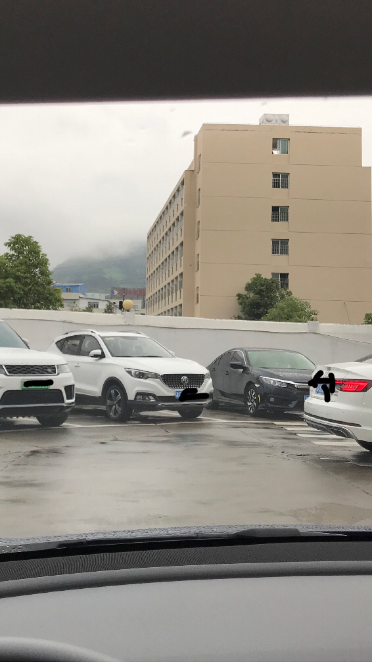 9块8毛钱的胶条，前挡靓丽如新，声音也很安静。 - 图片 1