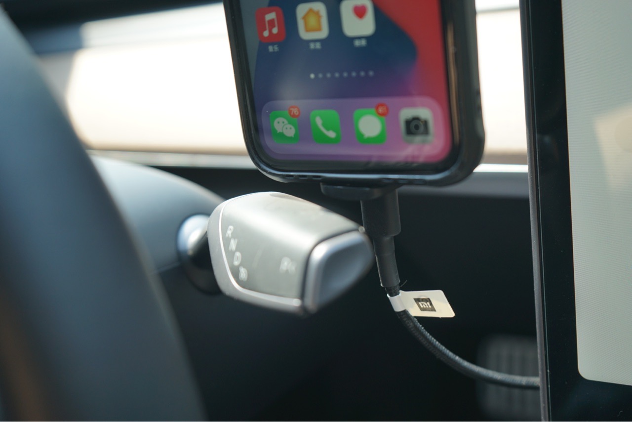 车友设计的3D打印的手机支架，实际上车还挺香，习惯右边操作，算是小特叔叔方案的一种补充方案。 - 图片 3