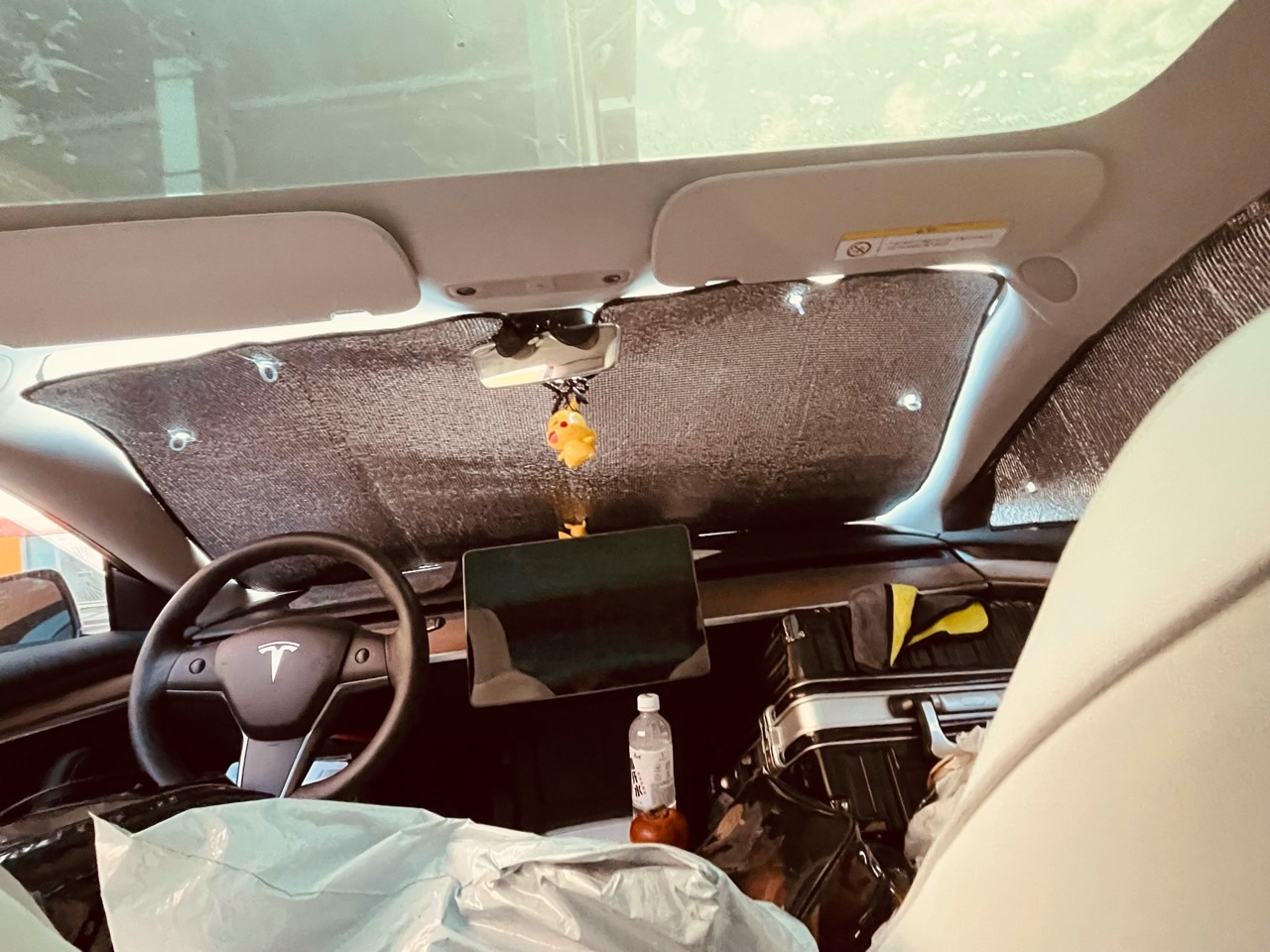 小伙伴们早上好
7:00多醒的时候有点冷，全是水蒸气，然后开了下空调  玩玩手机就准备起床了，这个时候已经太阳出来。 太舒服了😌 梳洗完毕 在服务区随便吃了个早餐  下次还是下高速去吃吧😄   - 图片 2