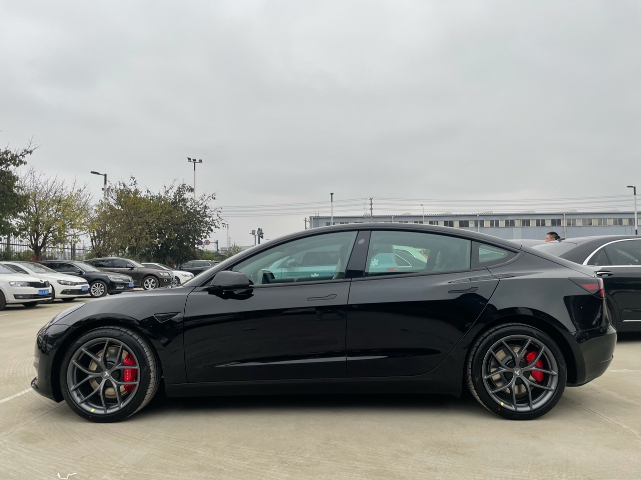 上个月提车之后就把改色提上了日程，说实在话现在改色选色真的很蛋疼，网上查不到资料不说，很多店里的色卡 - 图片3