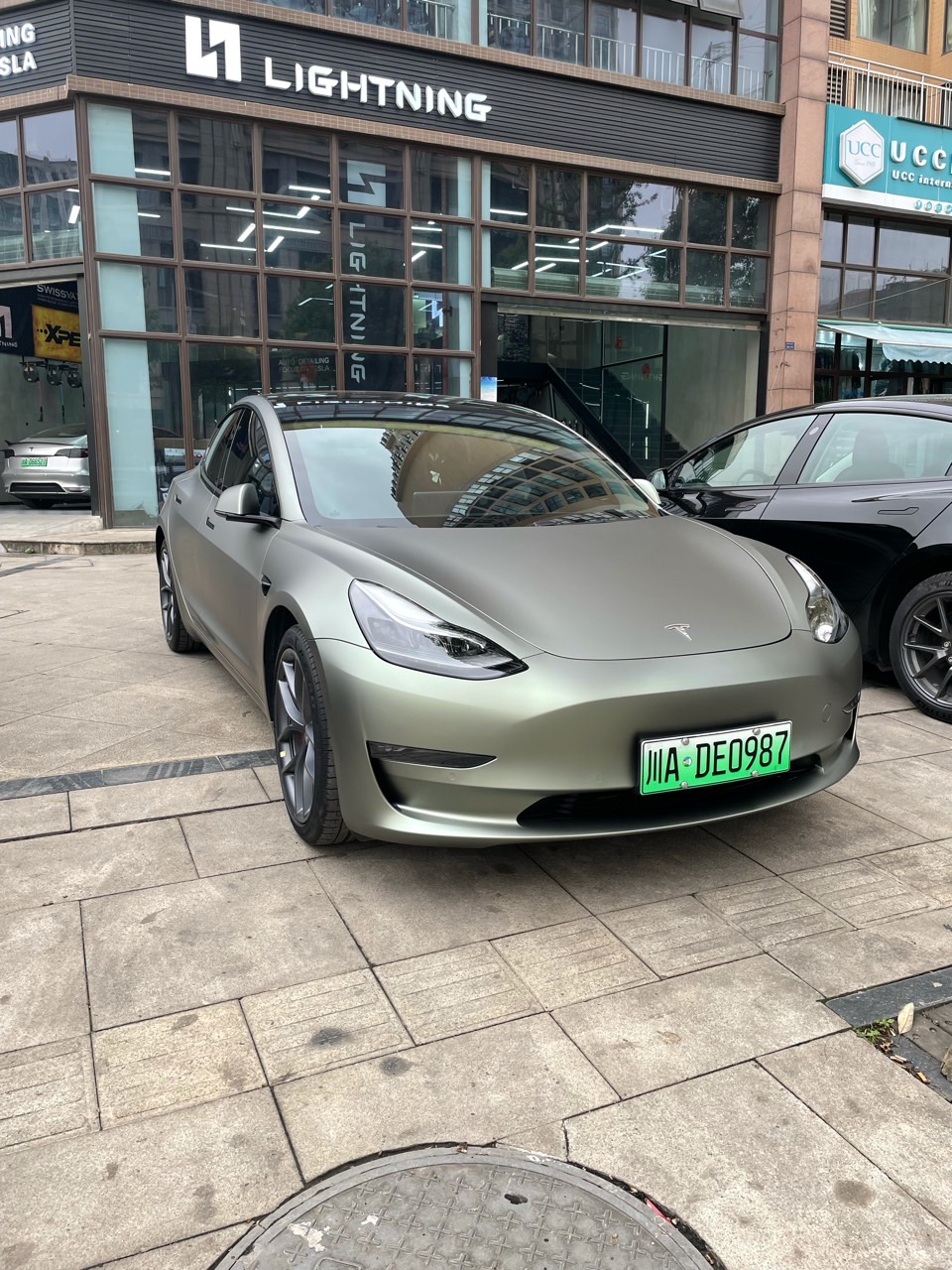 上个月提车之后就把改色提上了日程，说实在话现在改色选色真的很蛋疼，网上查不到资料不说，很多店里的色卡 - 图片1