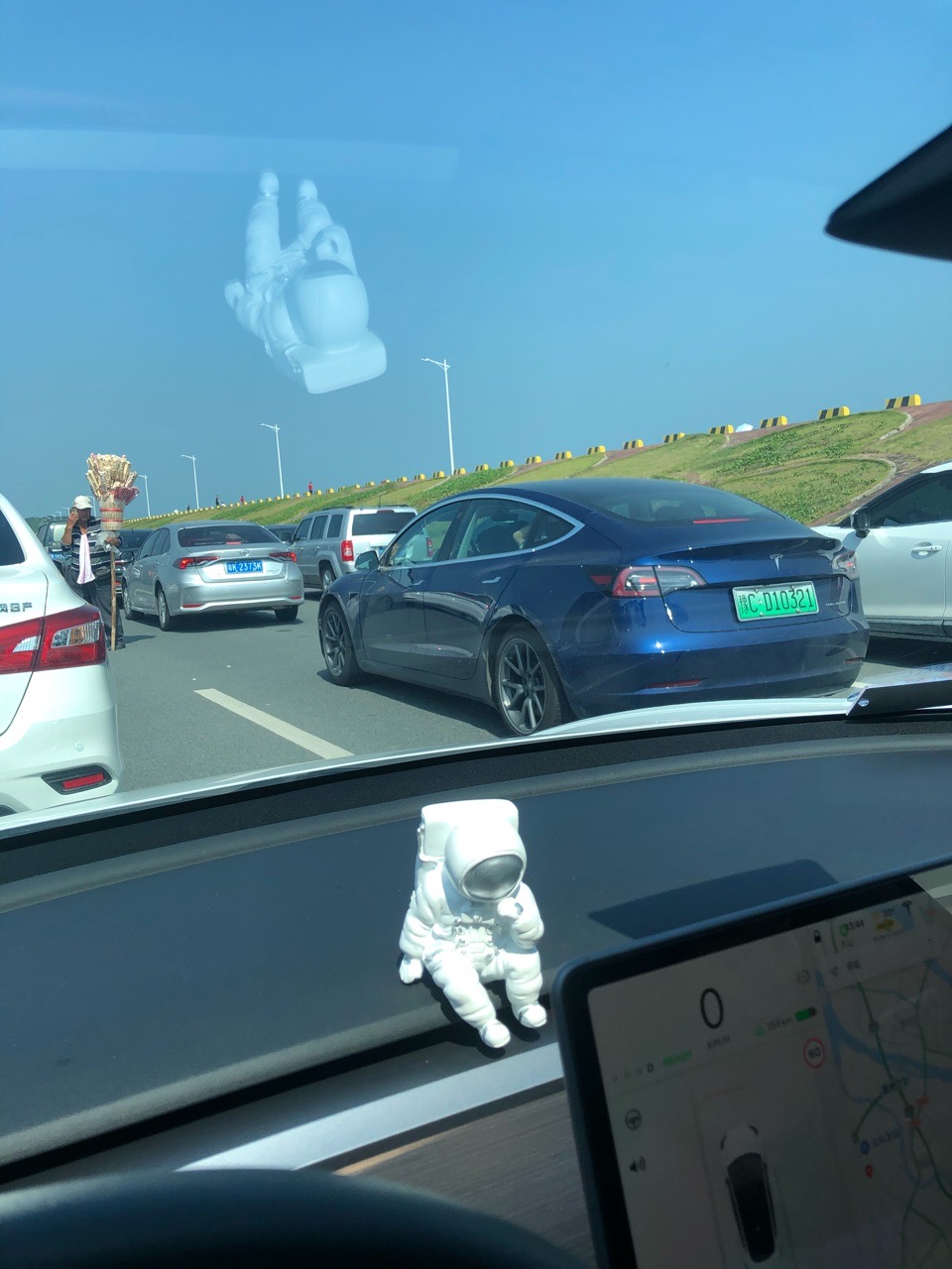 这个跟我一样堵在去南澳岛路上的特友在社区吗哈哈哈哈哈 - 图片 1