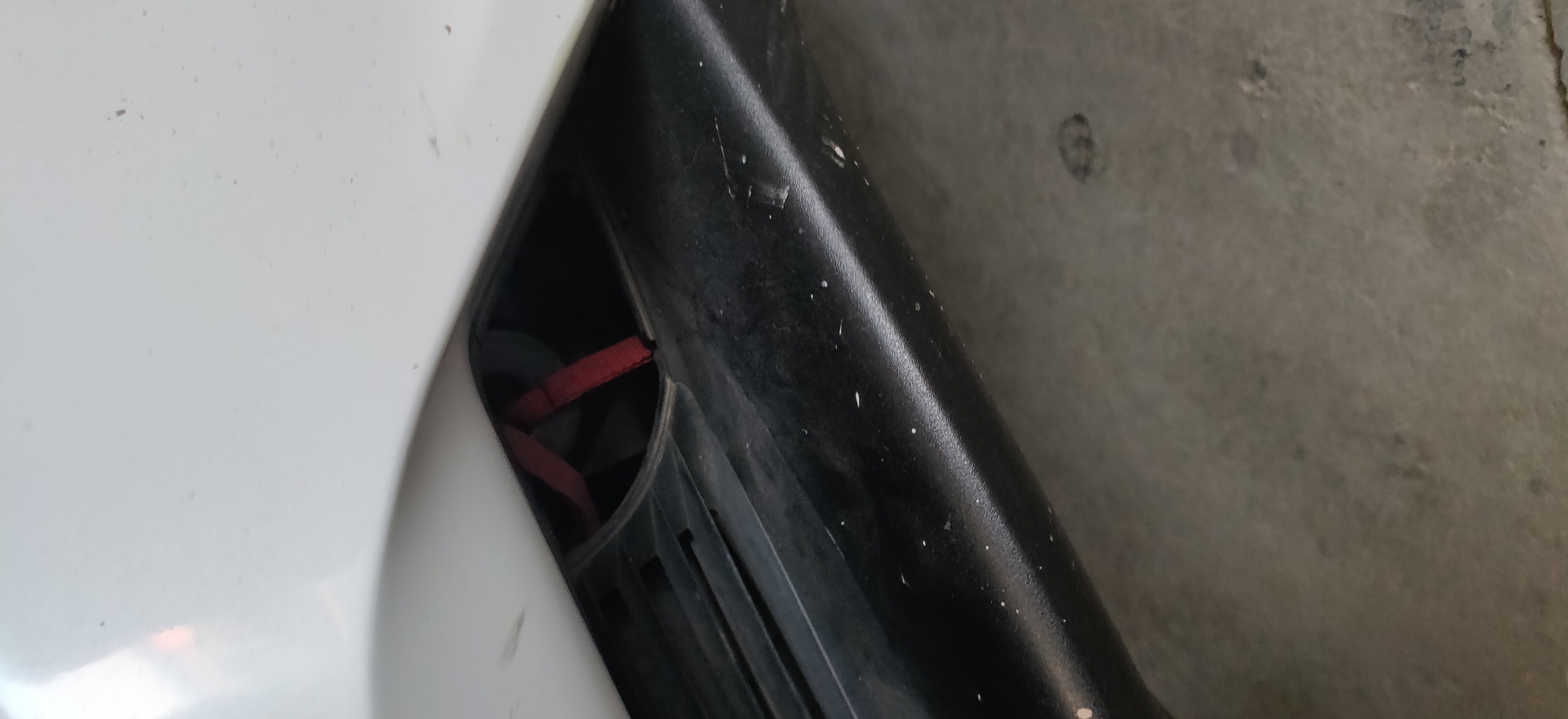 继零下44公里之后拖车经历
开完44公里以后没有在继续开，就开始了拖车。刚开始用了质量不好的拖车绳刚起步不到两米就断了，后来又换了一根加厚的。用了一台2.0自然吸气的越野。挂的是D档，本来想着拖着还能 - 图片 2