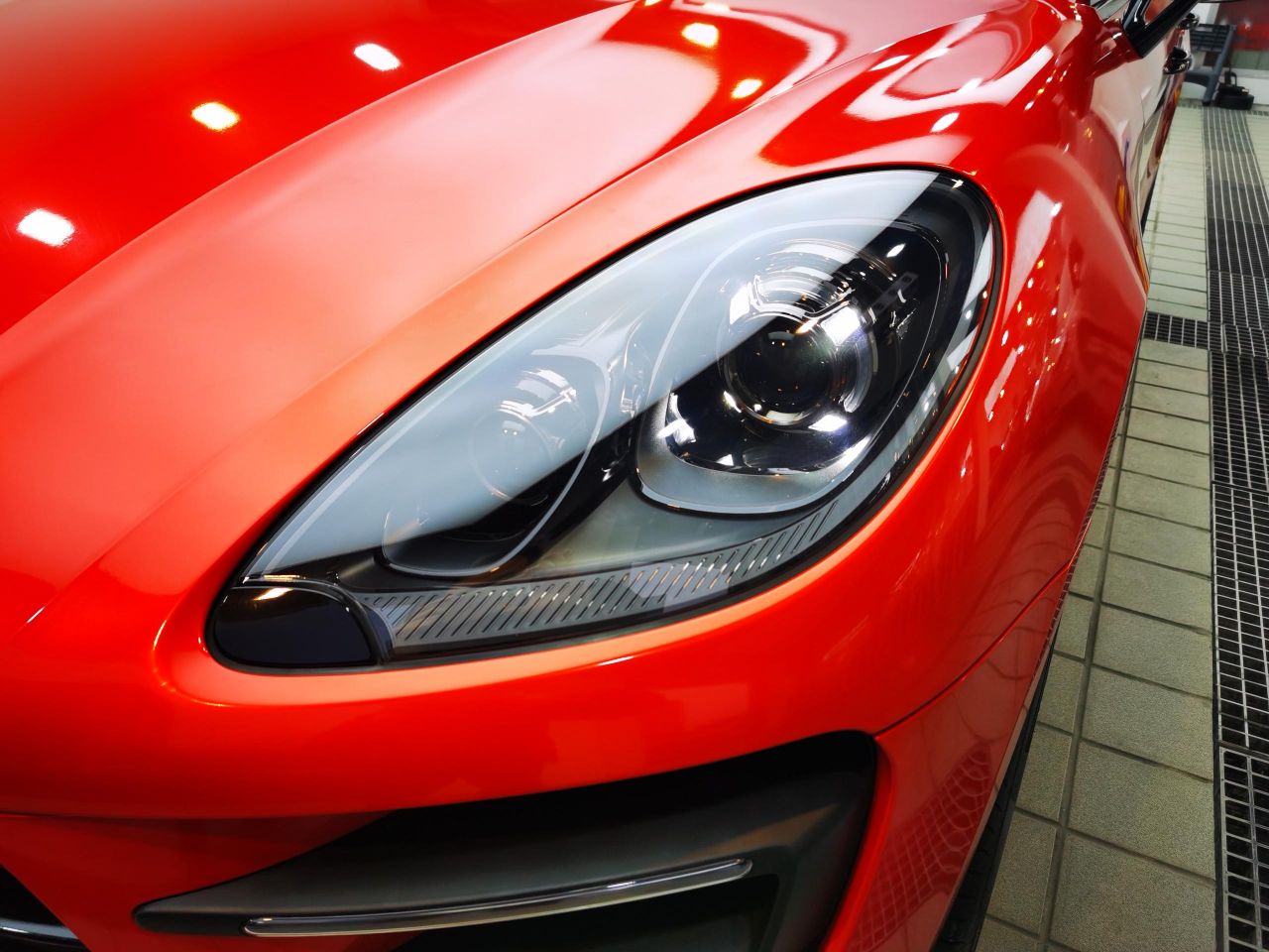 🔹超级车间| 保时捷Macan改色🔹

· 超亮金属火红

老板们来验收一下两天的改色成果吧!
车身+内饰改色
实力书写协调之美~
颜色超靓！
细节满分！ - 图片 4