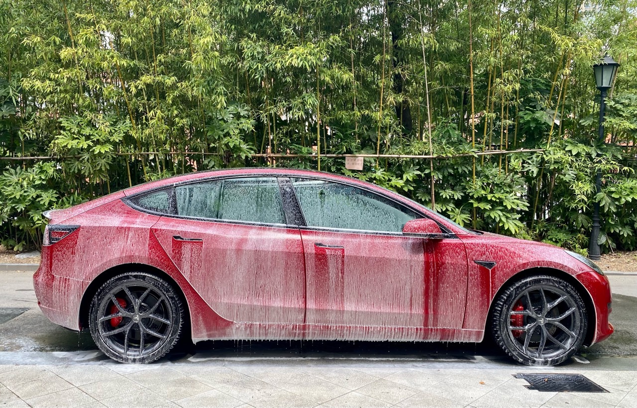 本来以为洗车是技术活，没想到更是体力活…

洗了两辆，累瘫了 🤦🏻‍♂️ - 图片 1