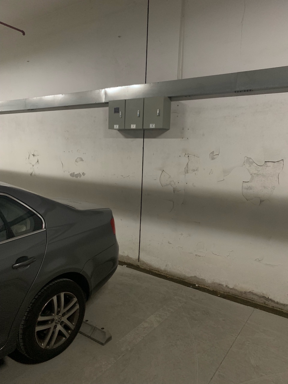 各位大佬，是不是这种靠近配电箱的车位最适合装特斯拉的充电桩？ - 图片 2