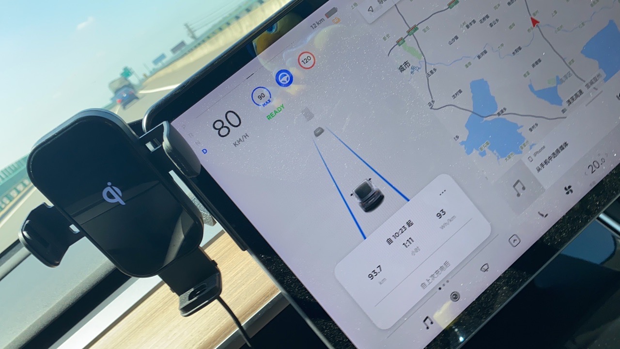 标续松下，从上海回芜湖老家，出发前电量在302km，经过第一个茅山服务区时充电的人巨多，实在不想排队，当时还剩下79公里，但是距离第二个服务区新芜服务区还有104公里，想着特斯拉有藏电就果断上路，一开 - 图片 3