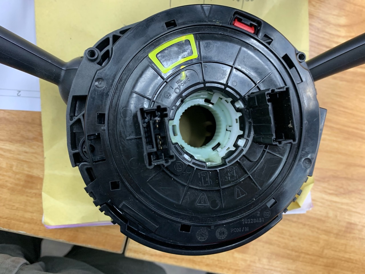 新款加热方向盘秀一波

我试一试能不能搞出来，搞不出来只有寄给超级车间，他们一定能（音响线 雾灯线脚灯线他们的版本都更合理）。 - 图片 4