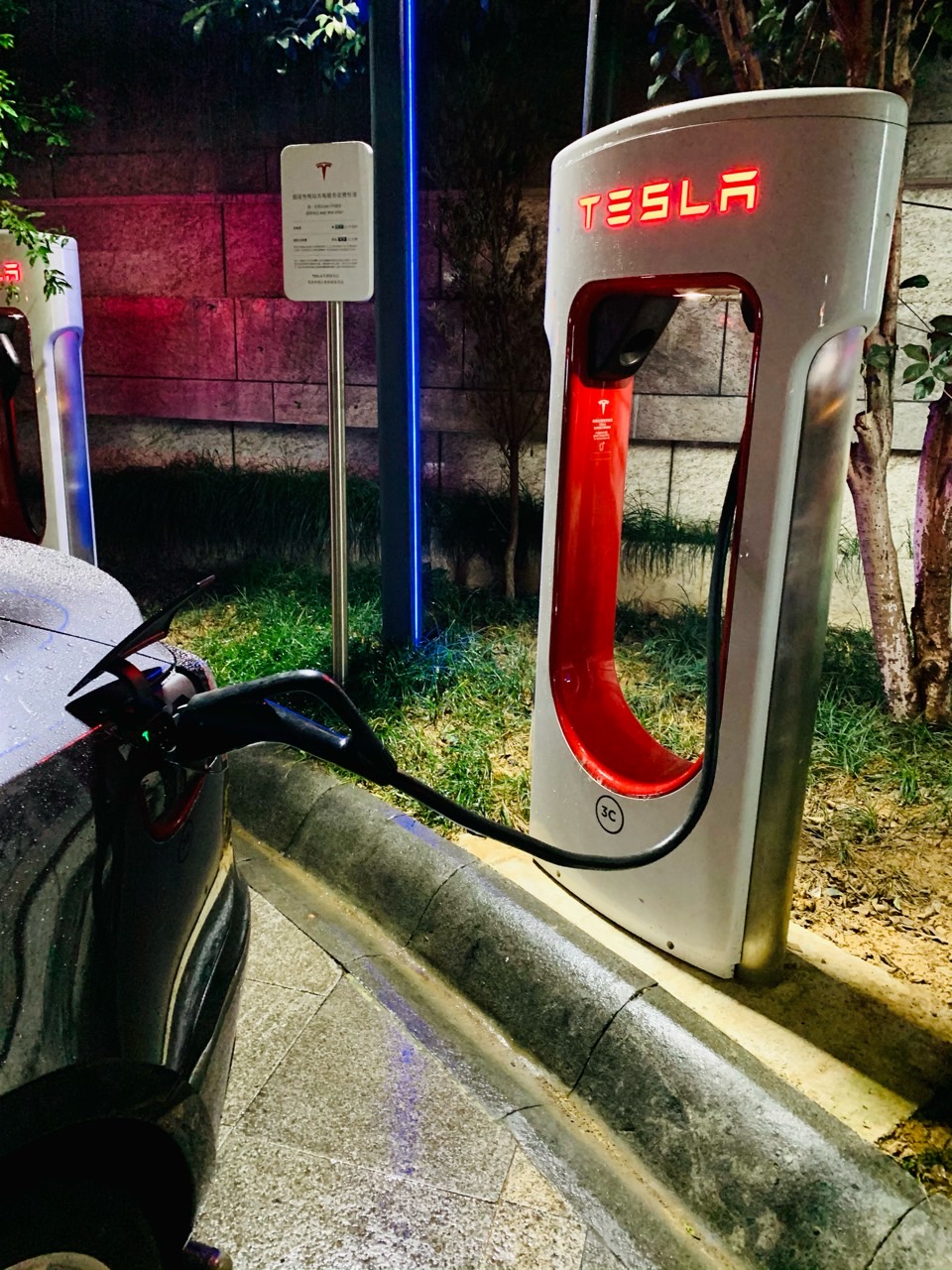 相隔半年假期再度探訪杭州 桐廬，三天走了700公里，體驗了一下杭州新V3...........但失望了 才V2的速度，預熱了，換樁了！都一樣  很可惜沒體驗到

行程規劃好，標續真的也一點都沒用電焦慮 - 图片 1