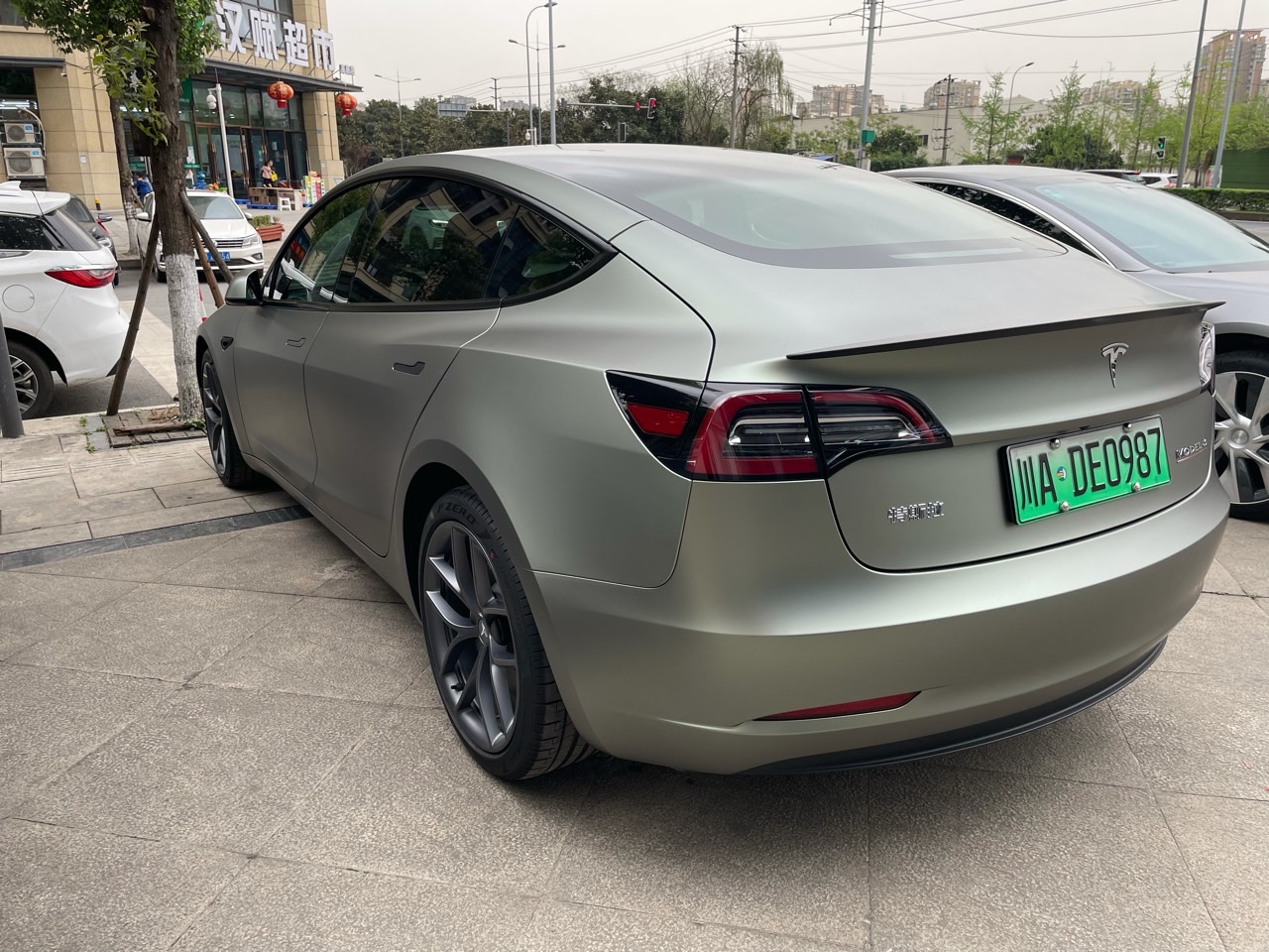 上个月提车之后就把改色提上了日程，说实在话现在改色选色真的很蛋疼，网上查不到资料不说，很多店里的色卡 - 图片2