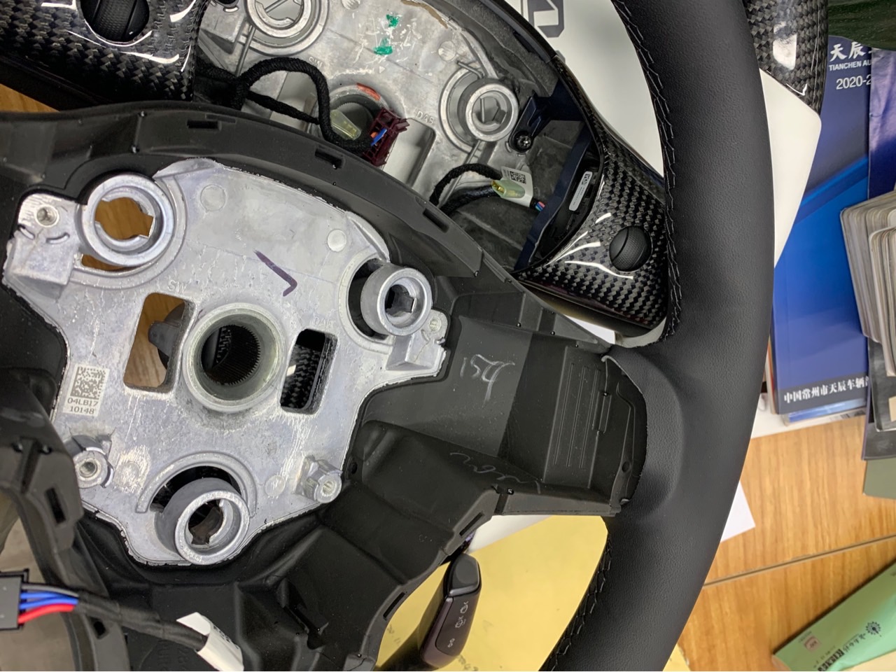 新款加热方向盘秀一波

我试一试能不能搞出来，搞不出来只有寄给超级车间，他们一定能（音响线 雾灯线脚灯线他们的版本都更合理）。 - 图片 2