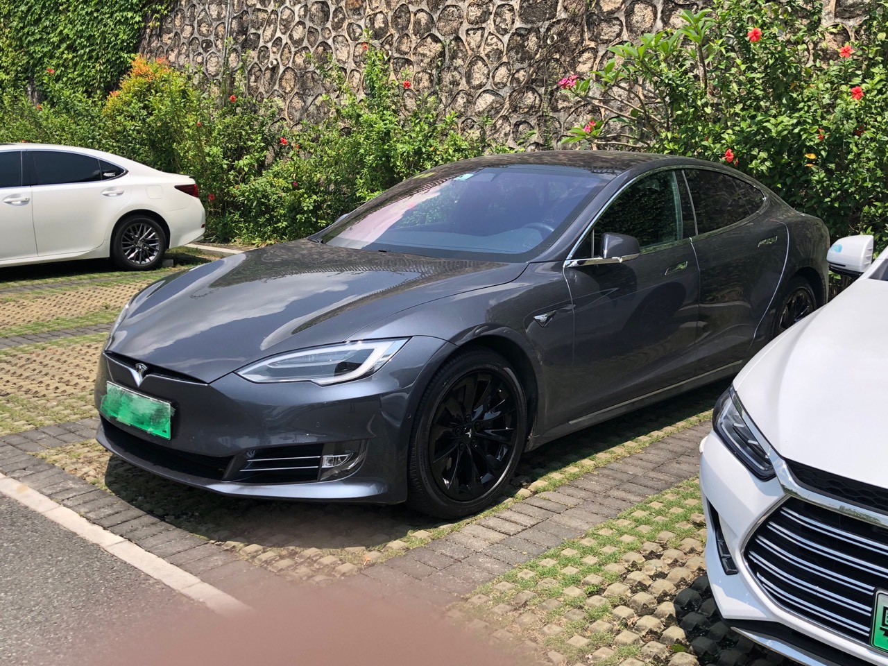 作业：纯黑轮毂 - 图片 1