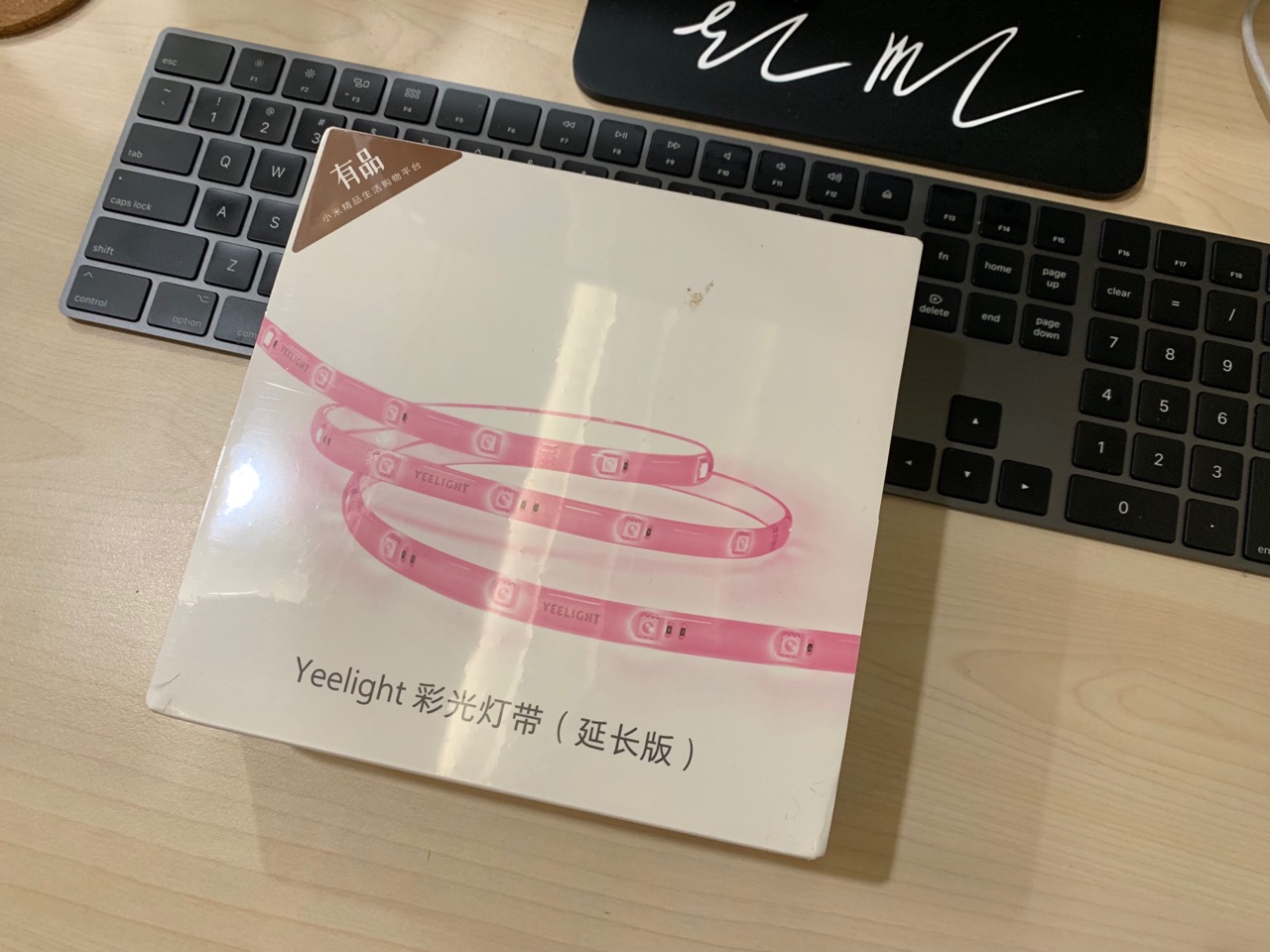 车里太暗了？可以试试装一条 小米 Yeelight 灯带。12V供电，搞起来很容易吼～ - 图片 1